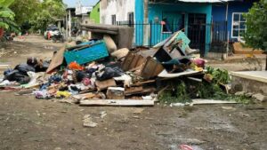 ¡Desolador! Calles de Montería están llenas de electrodomésticos dañados