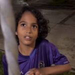 Niño vende postres para jugar un torneo de fútbol en Sincelejo